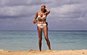 Ursula Andress in Agente 007 - Licenza di uccidere