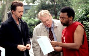 Edward Norton, Philip Seymour Hoffman e il regista Spike Lee sul set di La 25a ora
