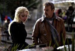 Amber Heard e Kevin Costner in 3 Days to Kill