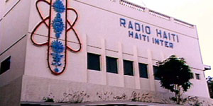 La sede di Radio Haiti Inter in una scena di The Agronomist