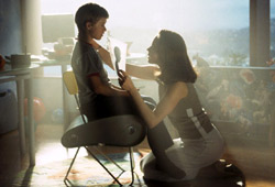 Haley Joel Osment e Frances O'Connor in A.I.