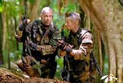 Bruce Willis e Cole Hauser in L'ultima alba