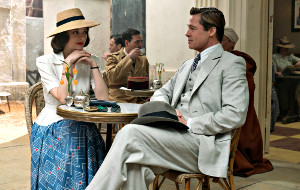 Marion Cotillard e Brad Pitt in Allied - Un'ombra nascosta