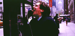 Christian Bale in una scena di American Psycho