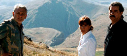 Serge Avédikian, Ariane Ascaride e Gérard Meylan in Le voyage en Arménie