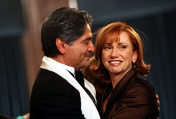 Miguel Najera e Kathy Baker in Il club di Jane Austen