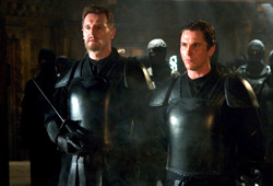 Liam Neeson e Christian Bale in Batman Begins