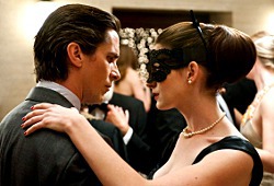 Christian Bale e Anne Hathaway in Il cavaliere oscuro - Il ritorno