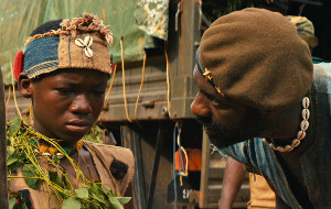 Abraham Attah e Idris Elba in Beasts of No Nation