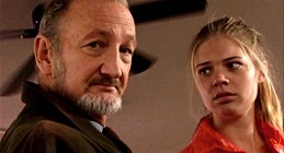 Robert Englund e Kate Lang Johnson in Behind the Mask