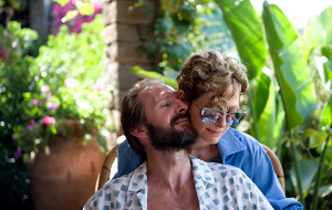 Ralph Fiennes e Tilda Swinton in A Bigger Splash