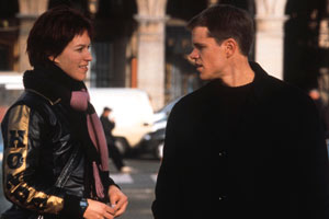 Franka Potente e Matt Damon in The Bourne Identity