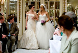 Anne Hathaway e Kate Hudson in Bride Wars