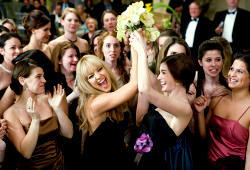 Kate Hudson e Anne Hathaway in Bride Wars