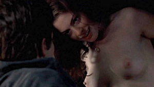 Jake Gyllenhaal e Anne Hathaway in I segreti di Brokeback Mountain