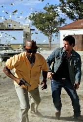 Denzel Washington e Mark Wahlberg in Cani sciolti
