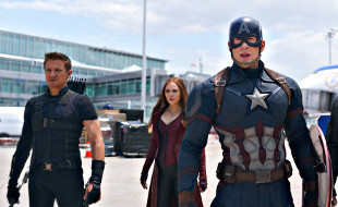 Jeremy Renner, Elizabeth Olsen e Chris Evans in Captain America: Civil War