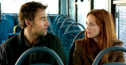 Clive Owen e Julianne Moore