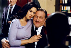 Monica Bellucci e Gérard Depardieu in Per sesso o per amore?