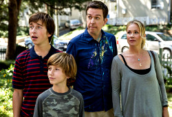  Skyler Gisondo, Steele Stebbins, Ed Helms e Christina Applegate in una scena di Come ti rovino le vacanze