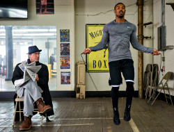 Sylvester Stallone e Michael B. Jordan in una scena di Creed