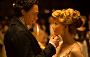 Tom Hiddleston e Mia Wasikowska in Crimson Peak