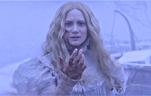 Mia Wasikowska in una scena di Crimson Peak