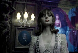 Bella Heathcote in Dark Shadows