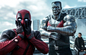 Ryan Reynolds e Greg LaSalle con Brianna Hildebrand in una scena di Deadpool