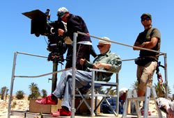 Mario Monicelli durante le riprese di Le rose del deserto