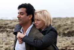 Naveen Andrews e Naomi Watts