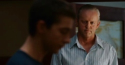 David Morse con Shia LaBeouf in Disturbia