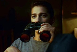 Shia LaBeouf in una scena di Disturbia