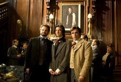 Colin Firth, Ben Barnes e Ben Chaplin davanti al ritratto di Dorian Gray