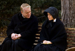 Philip Seymour Hoffman e Amy Adams in Il dubbio