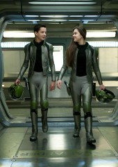 Asa Butterfield e Hailee Steinfeld in Ender's Game