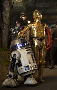 Kenny Baker e Anthony Daniels in Star Wars - Il risveglio della Forza
