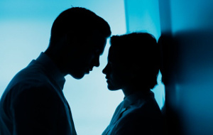 Nicholas Hoult e Kristen Stewart in Equals