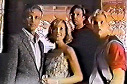 Alex Hyde-White, Rebecca Staab e Jay Underwood con alle spalle Michael Bailey Smith in una scena di The Fantastic Four