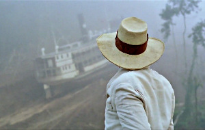 Klaus Kinski in una scena di Fitzcarraldo