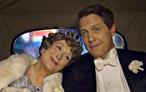 Meryl Streep e Hugh Grant in una scena di Florence