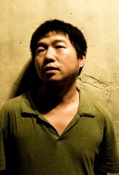 Il regista Wang Bing