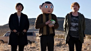 Maggie Gyllenhaal, Domhnall Gleeson e Michael Fassbender in Frank