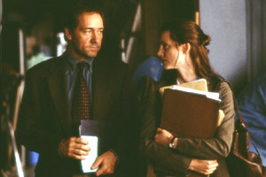 Kevin Spacey e Laura Linney in The Life of David Gale