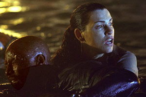 Isaiah Washingotn e Julianna Margulies in Nave fantasma