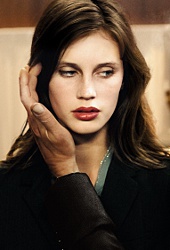 Marine Vacth in una scena