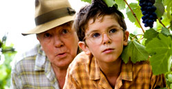 Albert Finney e Freddie Highmore in Un'Ottima Annata