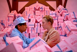 Tony Revolori e Saoirse Ronan in Grand Budapest Hotel