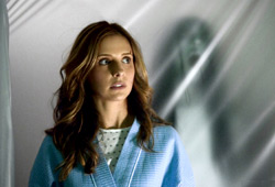 Sarah Michelle Gellar e Takako Fuji in The Grudge 2