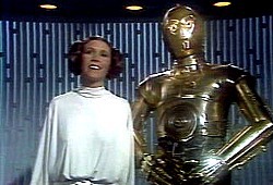 Carrie Fisher e Anthony Daniels in una scena